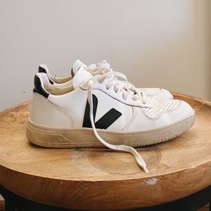 Vejas (V10) Women Black//White leather Sneaker